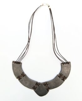 Collar Isabel grafito